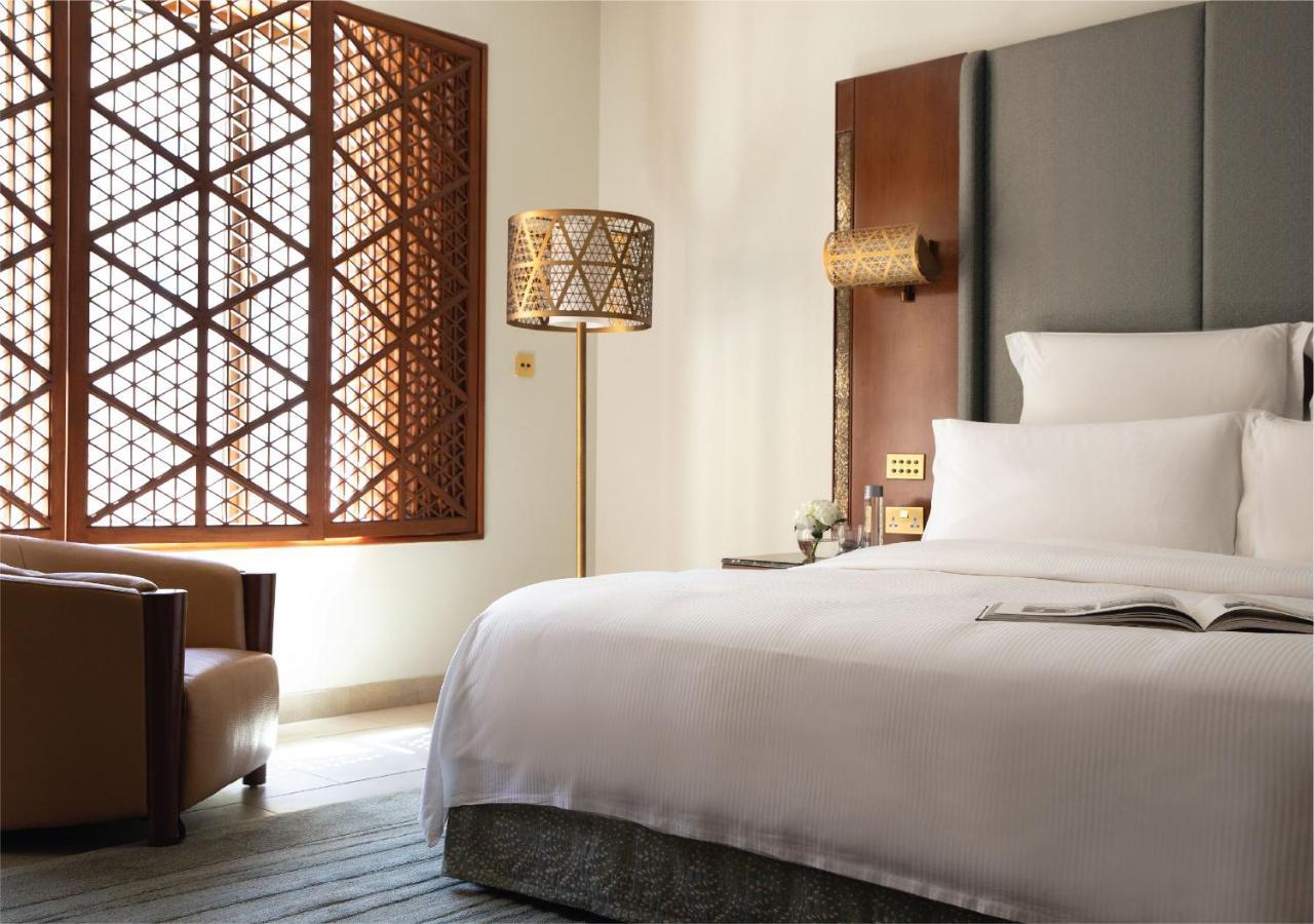 Jumeirah Messilah Beach Kuwait Kuveyt Dış mekan fotoğraf A guest room at the Ritz-Carlton, DIFC