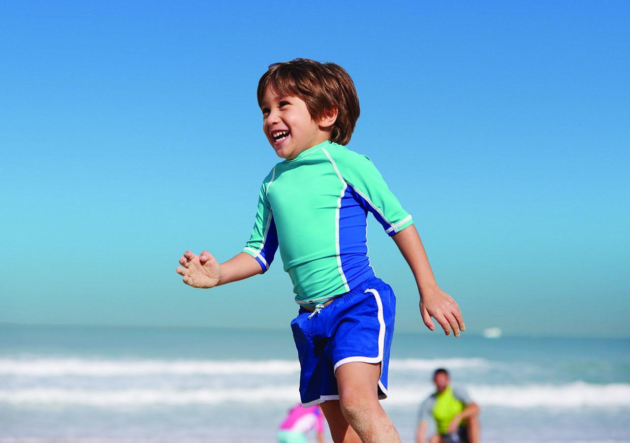 Jumeirah Messilah Beach Kuwait Kuveyt Dış mekan fotoğraf A child wearing a rash vest