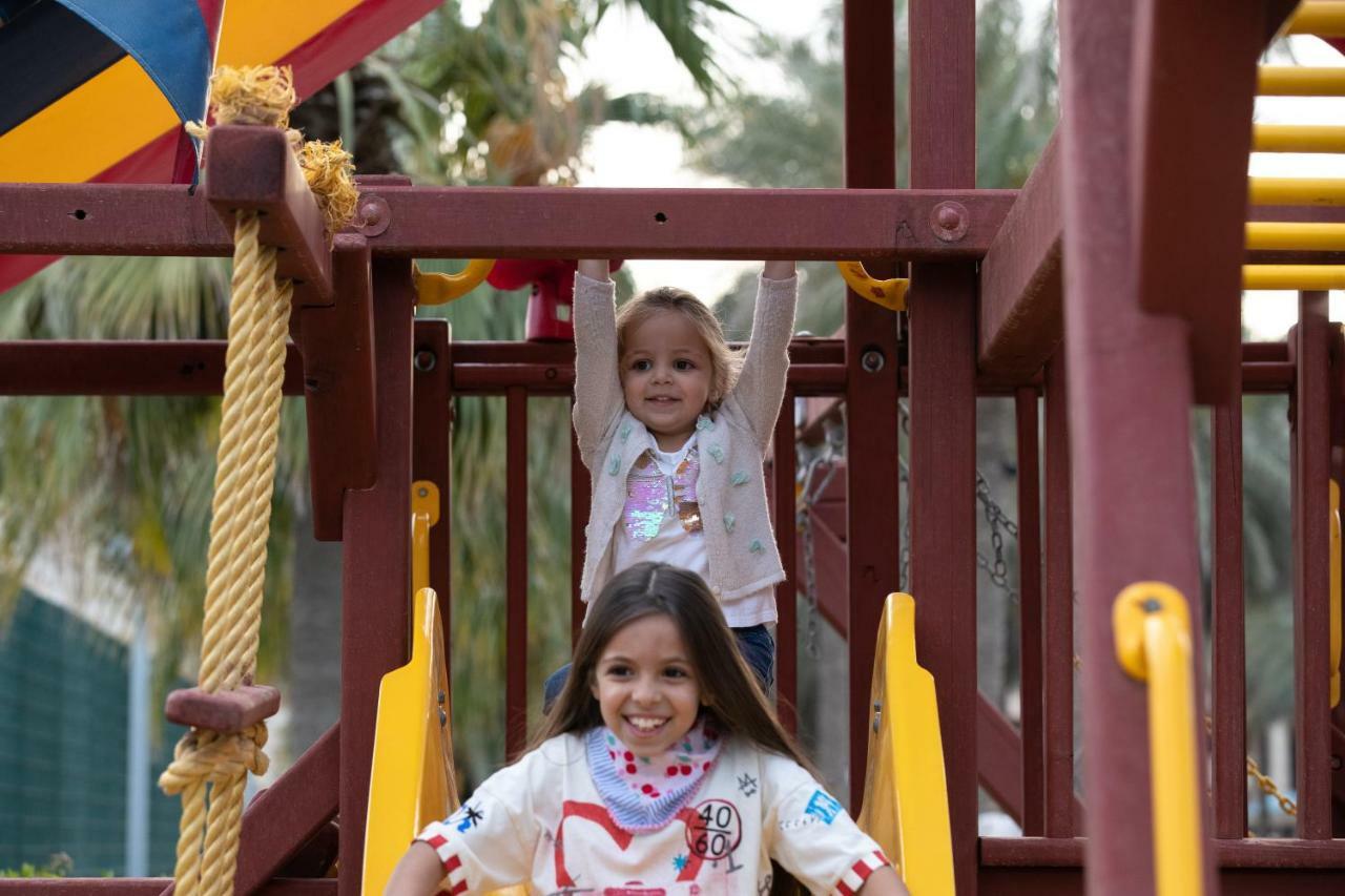 Jumeirah Messilah Beach Kuwait Kuveyt Dış mekan fotoğraf Children playing at the park